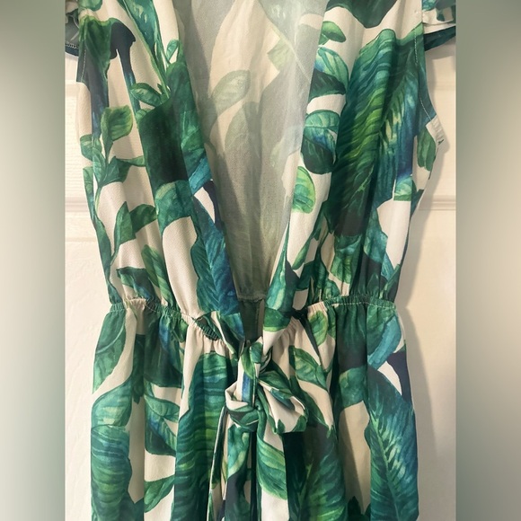 Womens LUXXEL Green‎ Leaf Romper Ruffle Butterfly Sleeves. Size Medium. - Picture 2 of 7